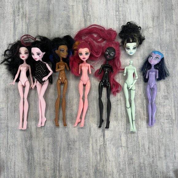 Monster High Dolls Lot of 7 Dolls For Parts Or Repair Frankie Gigi Delilah - Picture 1 of 10